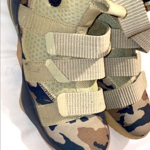 Men’s lebrons good condition